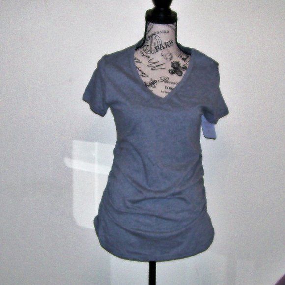 NWT V-Neck Maternity Tee - Picture 2 of 5